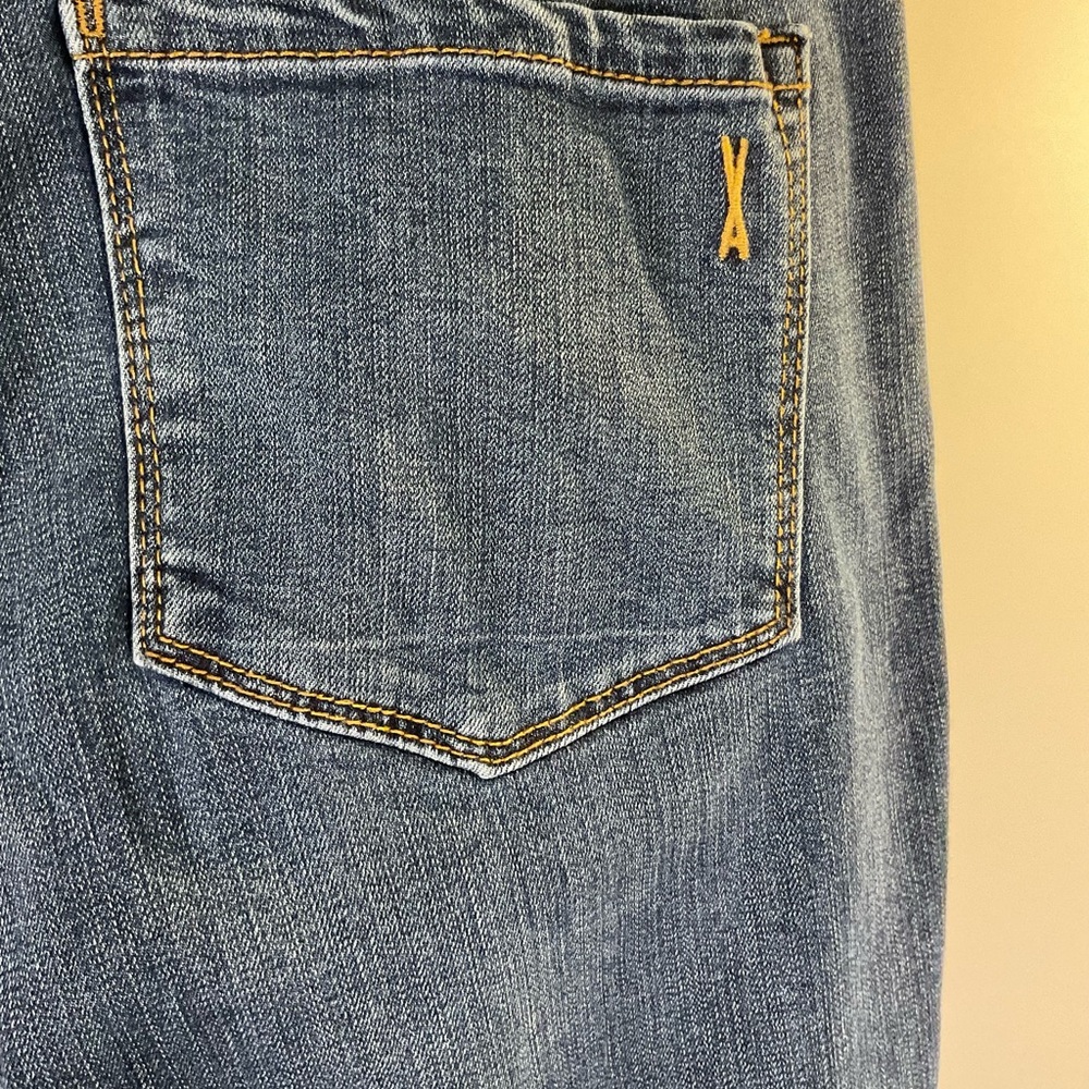 Vintage America Blues Straight Leg Bestie Jean with Floral Embroidery Plus Size - Picture 5 of 6
